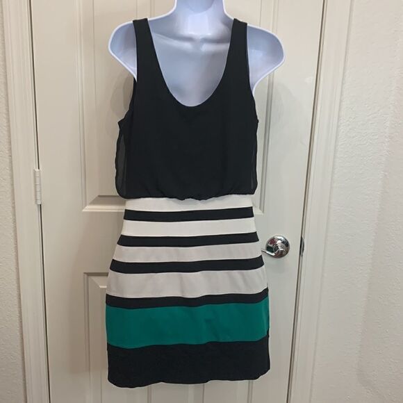 Express Medium Scoop Neck Short Sleeve Black Green Ivory Woman’s Mini Dress Used - Picture 7 of 10